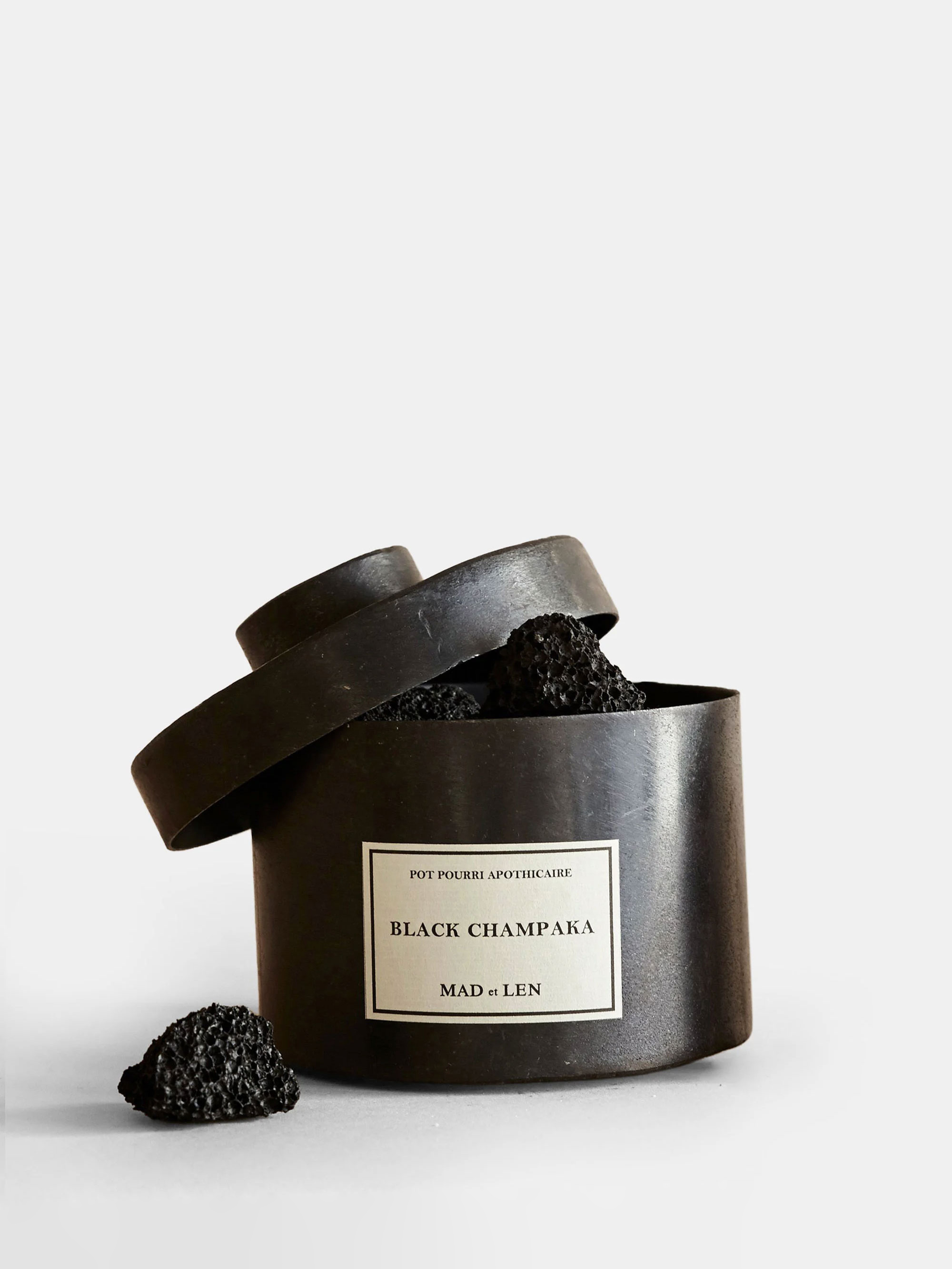 15566 44547607ea Black Champaka Dapothicaire Pot Pourri Portrait