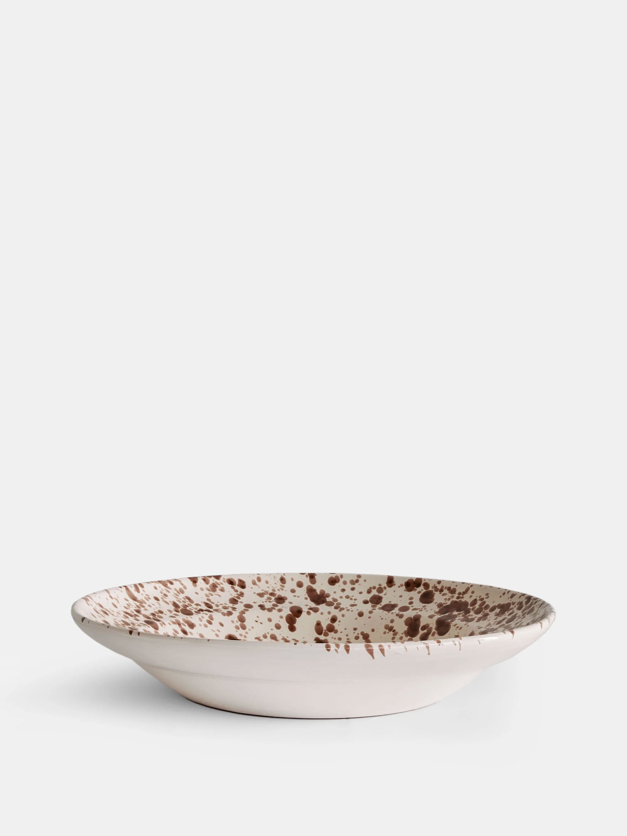 16052 3f613c51fc 16052 4519fc950e 53126 9a0fb1c50d Spruzzi Vivente Medium Serving Bowl Brown On Creme Original Zoom Shift Portrait
