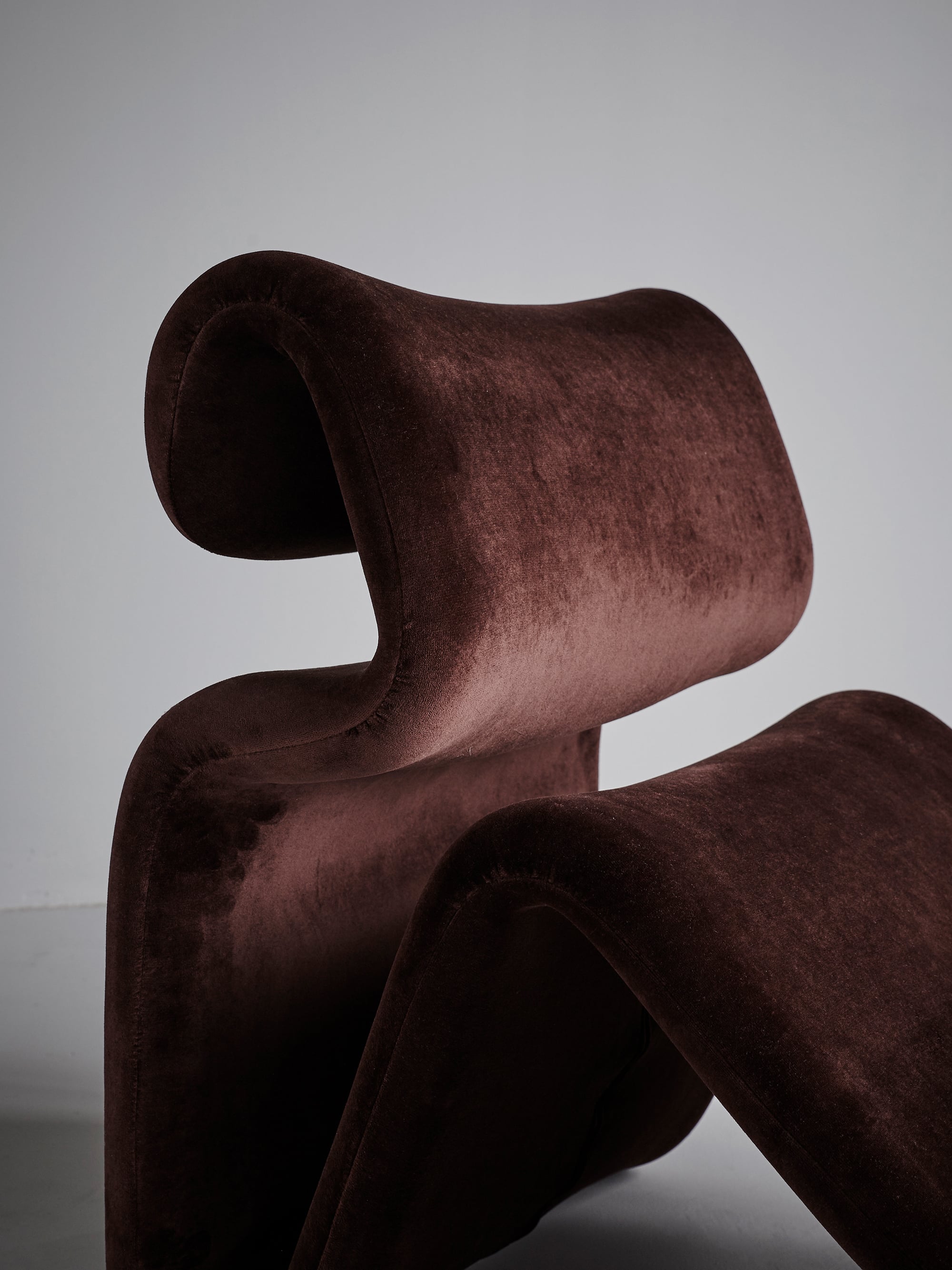 21181 C02bd8fb15 Etclo6 Etcetera Lounge Chair Chocolate Brown 1 Portrait