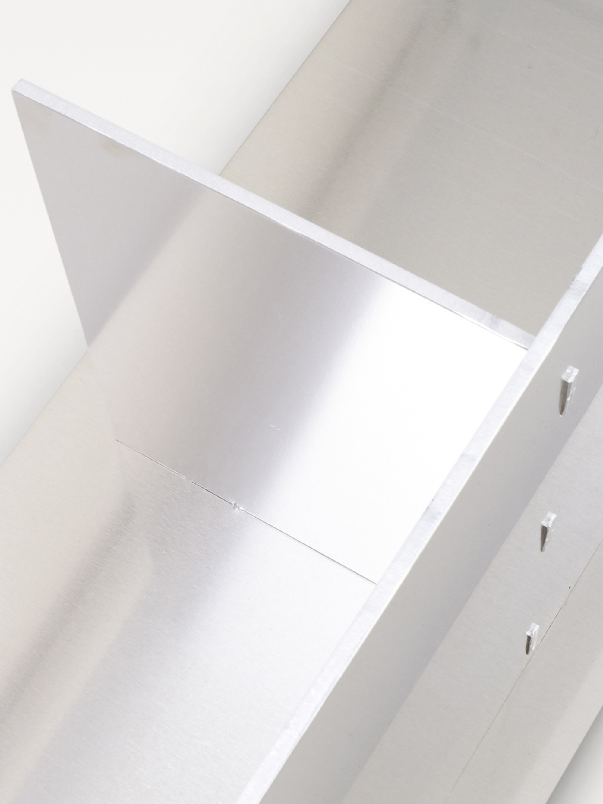 24051 11b456d9ec 633 5516455062 Rivet Shelf Detail 2 5 4 Portrait