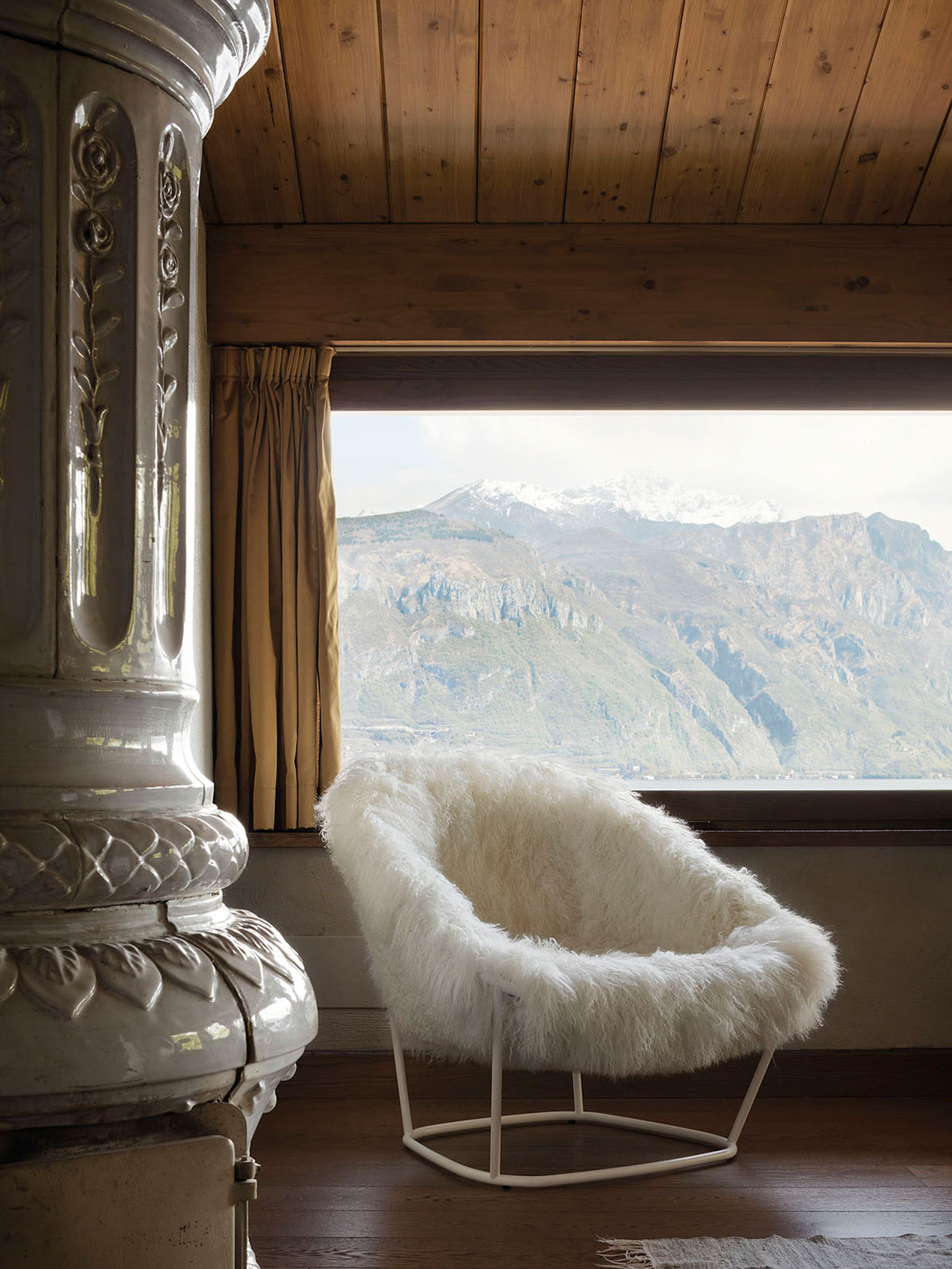 30501 95e115f663 Arflex Katrin Armchair Portrait