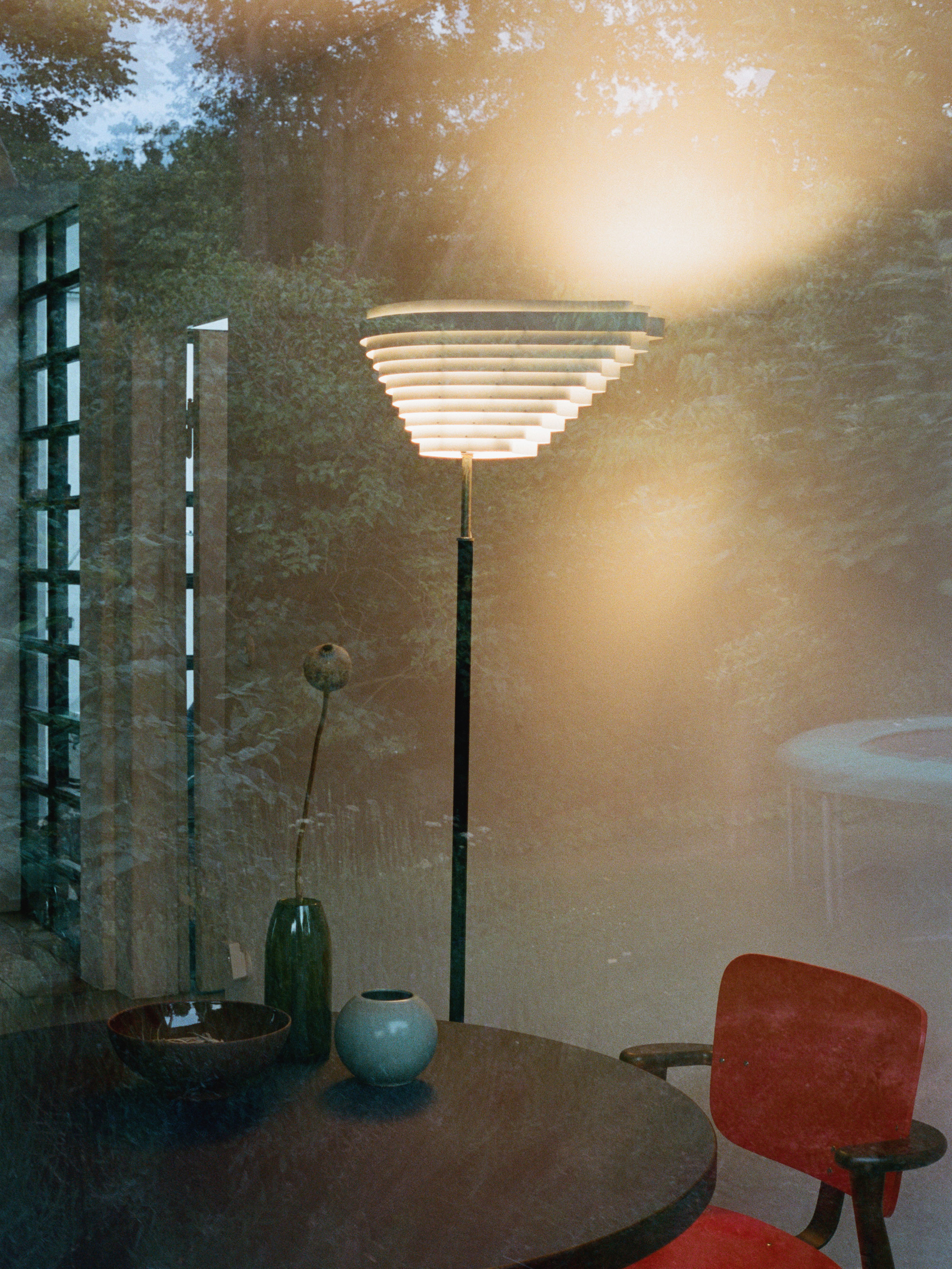 30970 Cb0313e935 2378186 Floor Light A810 Angel Wing Domus Chair Aalto Table Round Walnut Stain 1 Master112098 Portrait