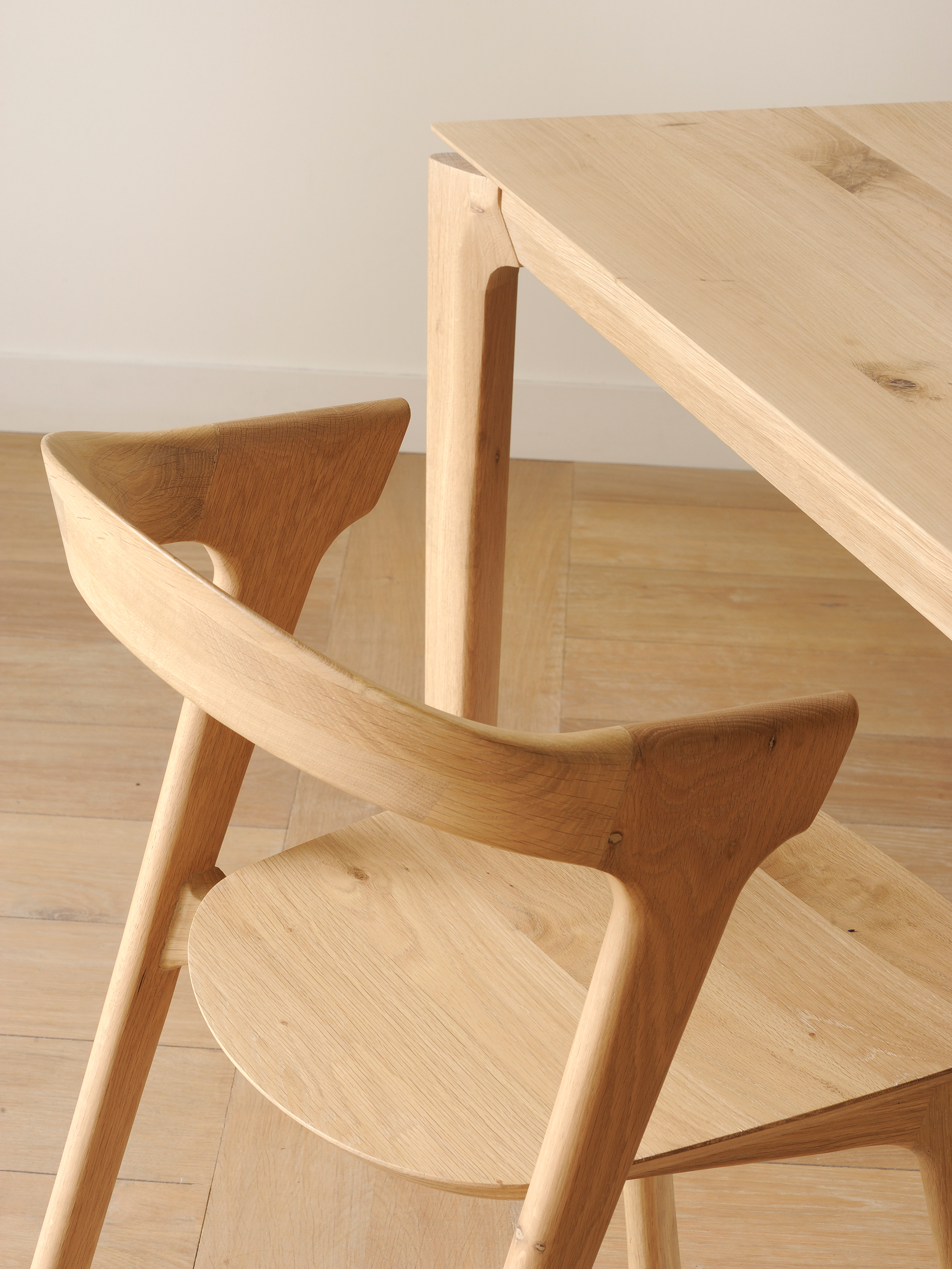 34875 512f735b85 51490 Bok Chair Detail Portrait
