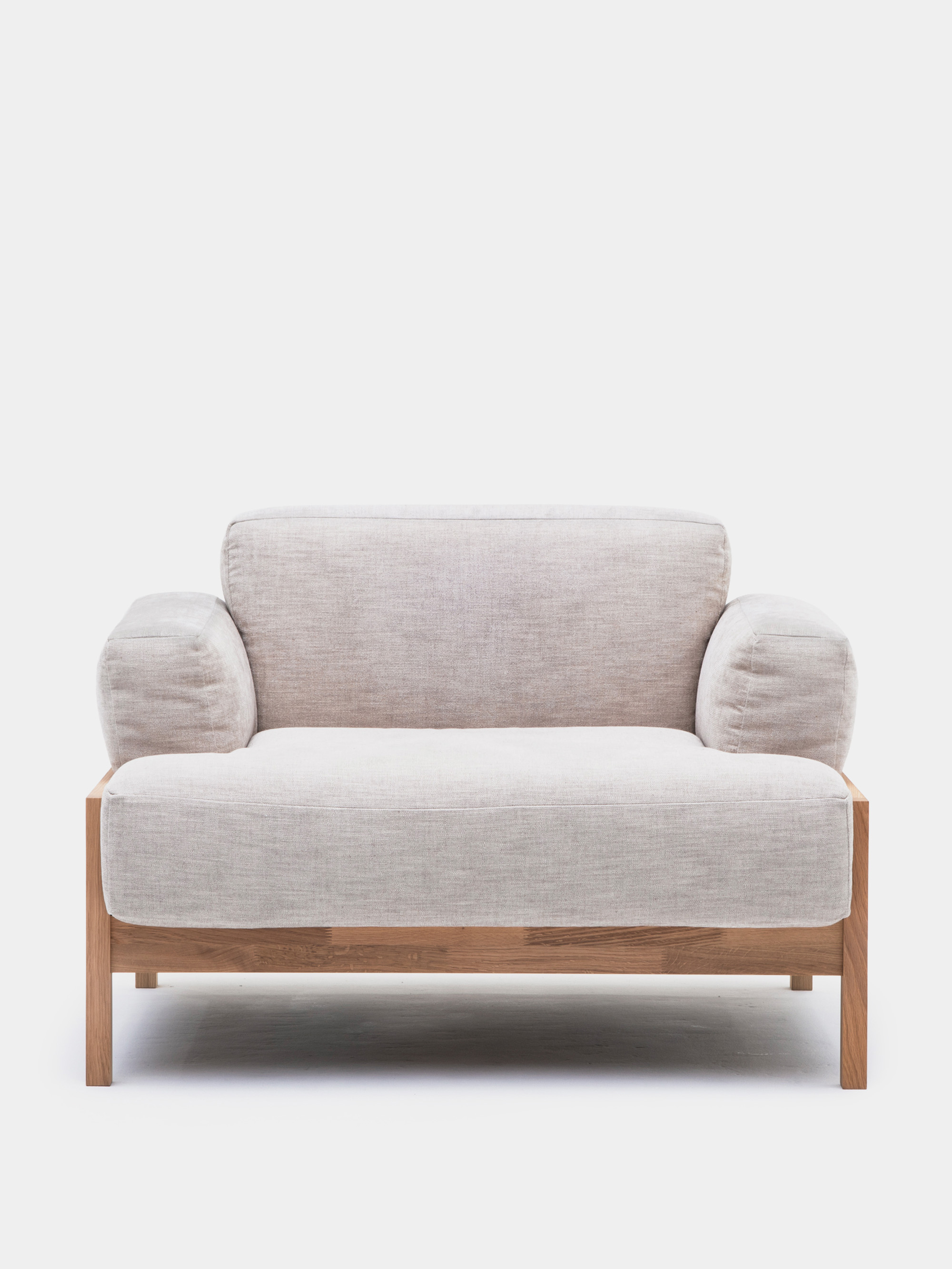 35555 070fe5b25c A S01 Armchair Portrait