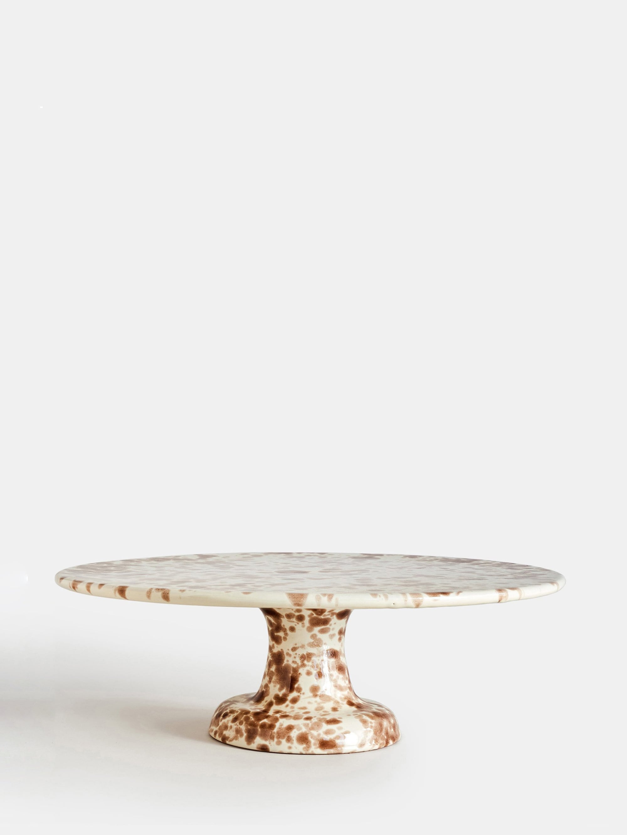 39536 Cdd1c15f42 E Spruzzi Vivente Cake Stand Brown On Creme Zoom Zoom Shift Portrait
