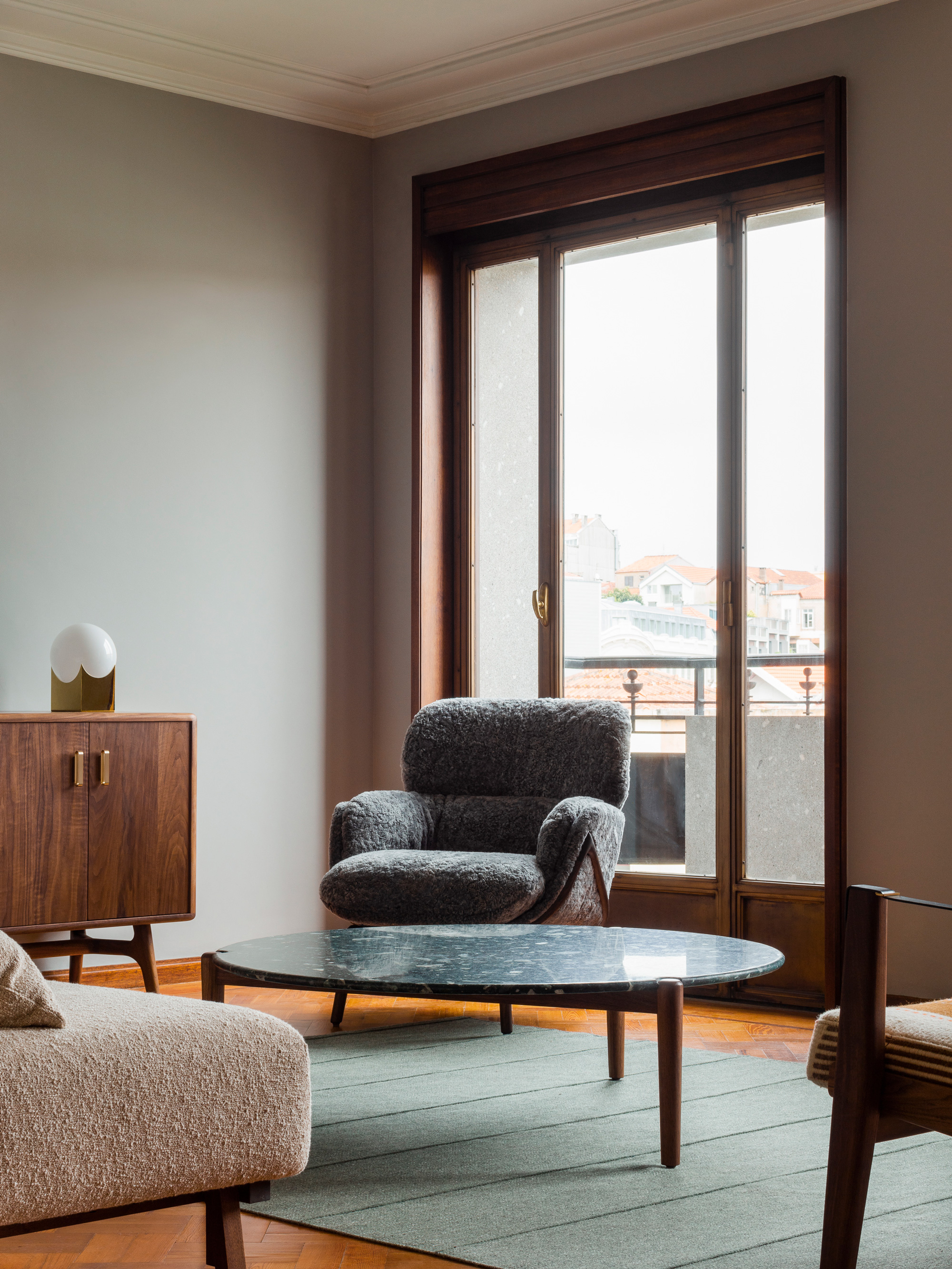 40587 Cc0b97b842 Elysia Lounge Chair And Sidekicks Large Coffee Table Photo By Carlos Teixeira Portrait