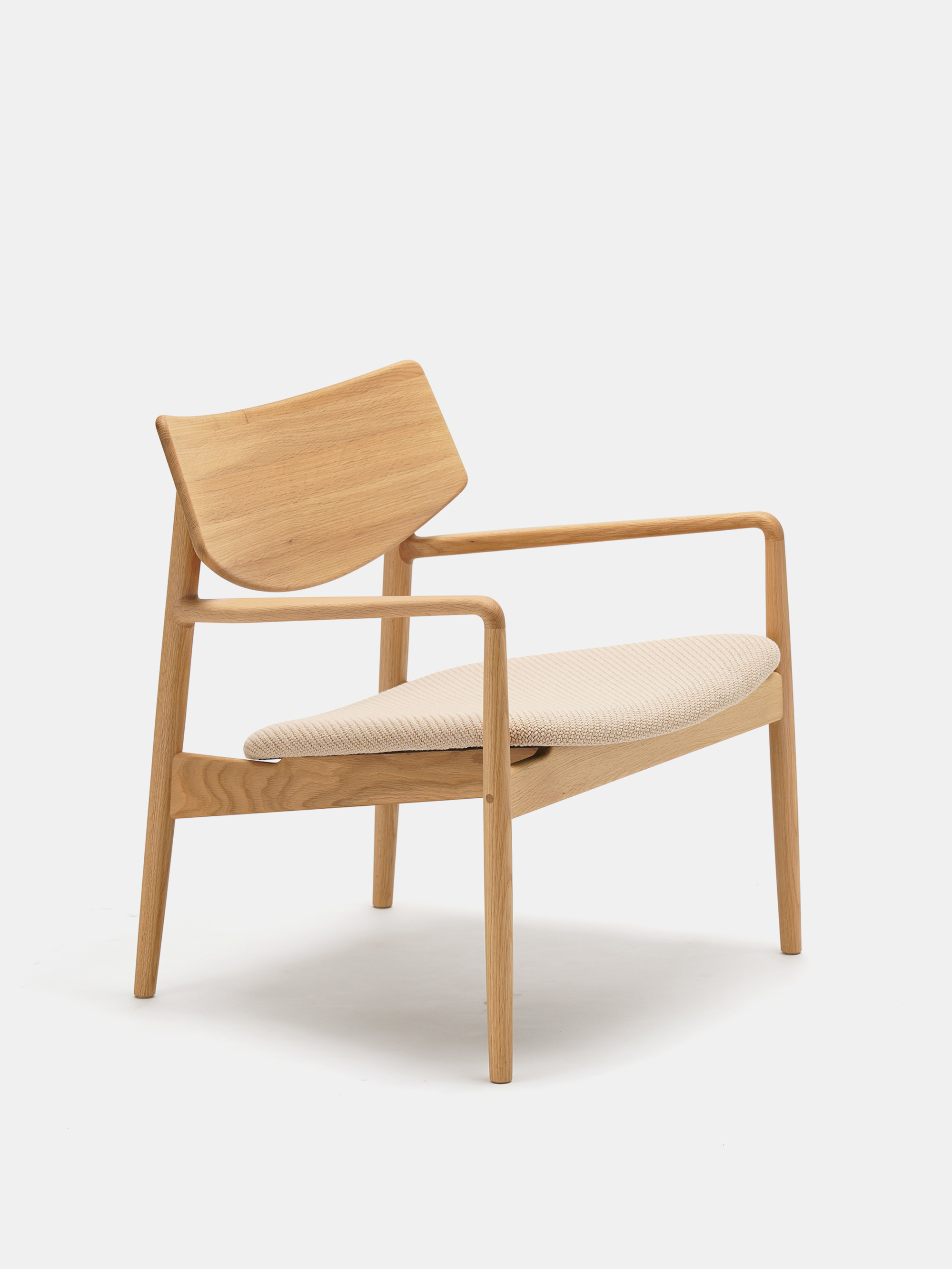 50548 6cdb629d57 A Lc01 Lounge Chair Pure Oak Coda 2 Side Portrait