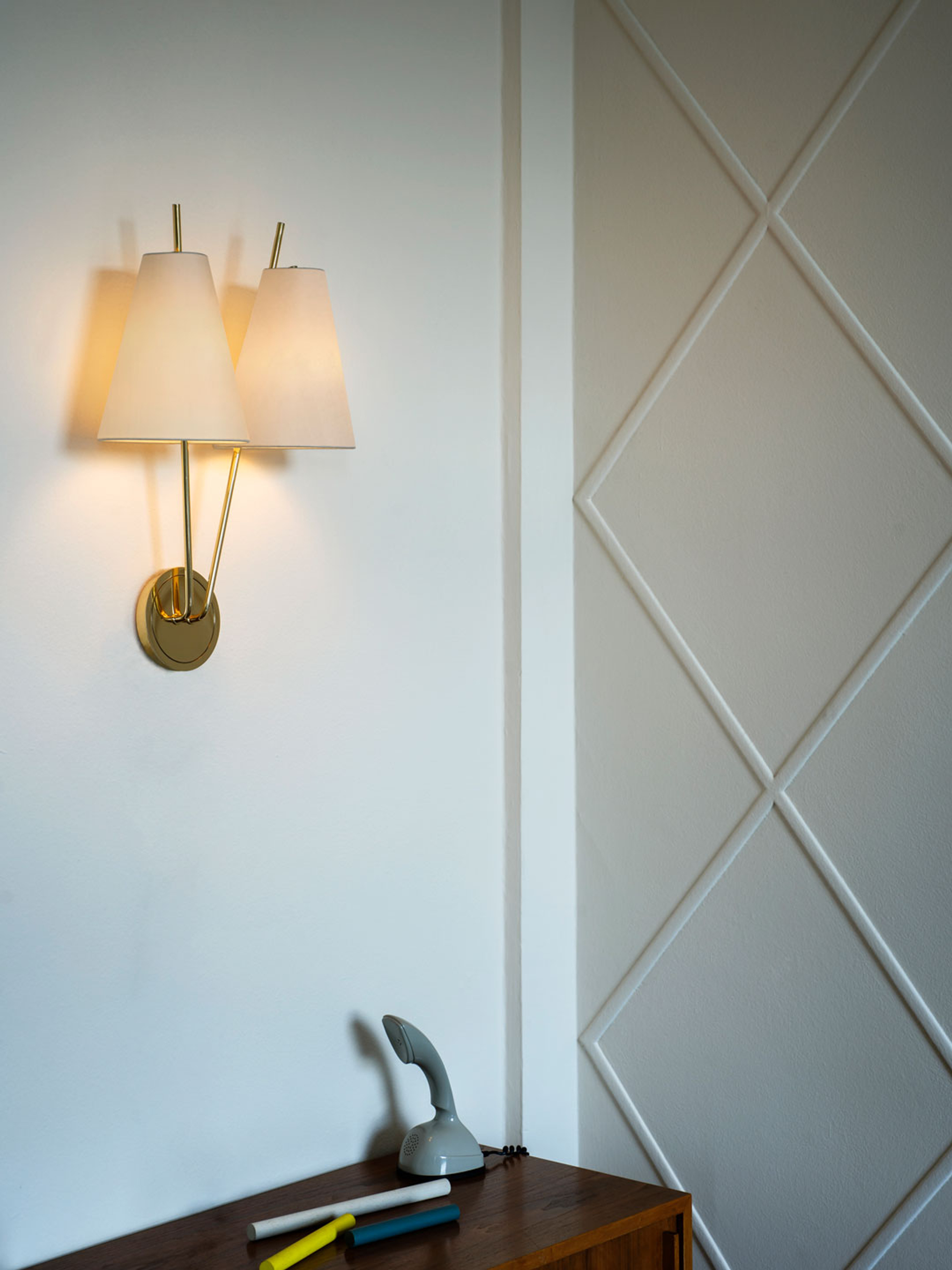 54200 A1c5349529 Kalmar W Zweig Wall Lamp Portrait