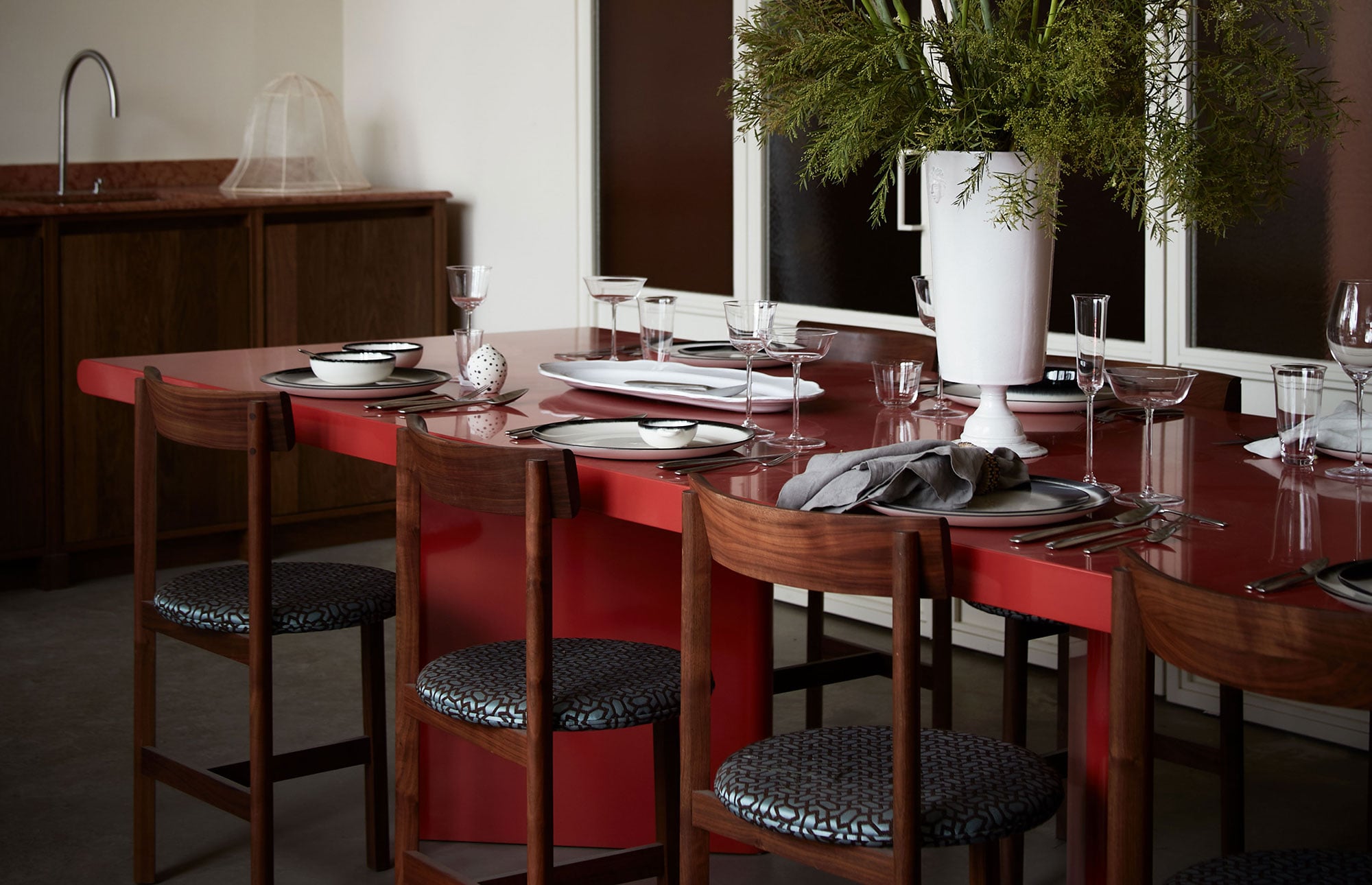 54262 E40d9e0bde Red Table 4 Portrait