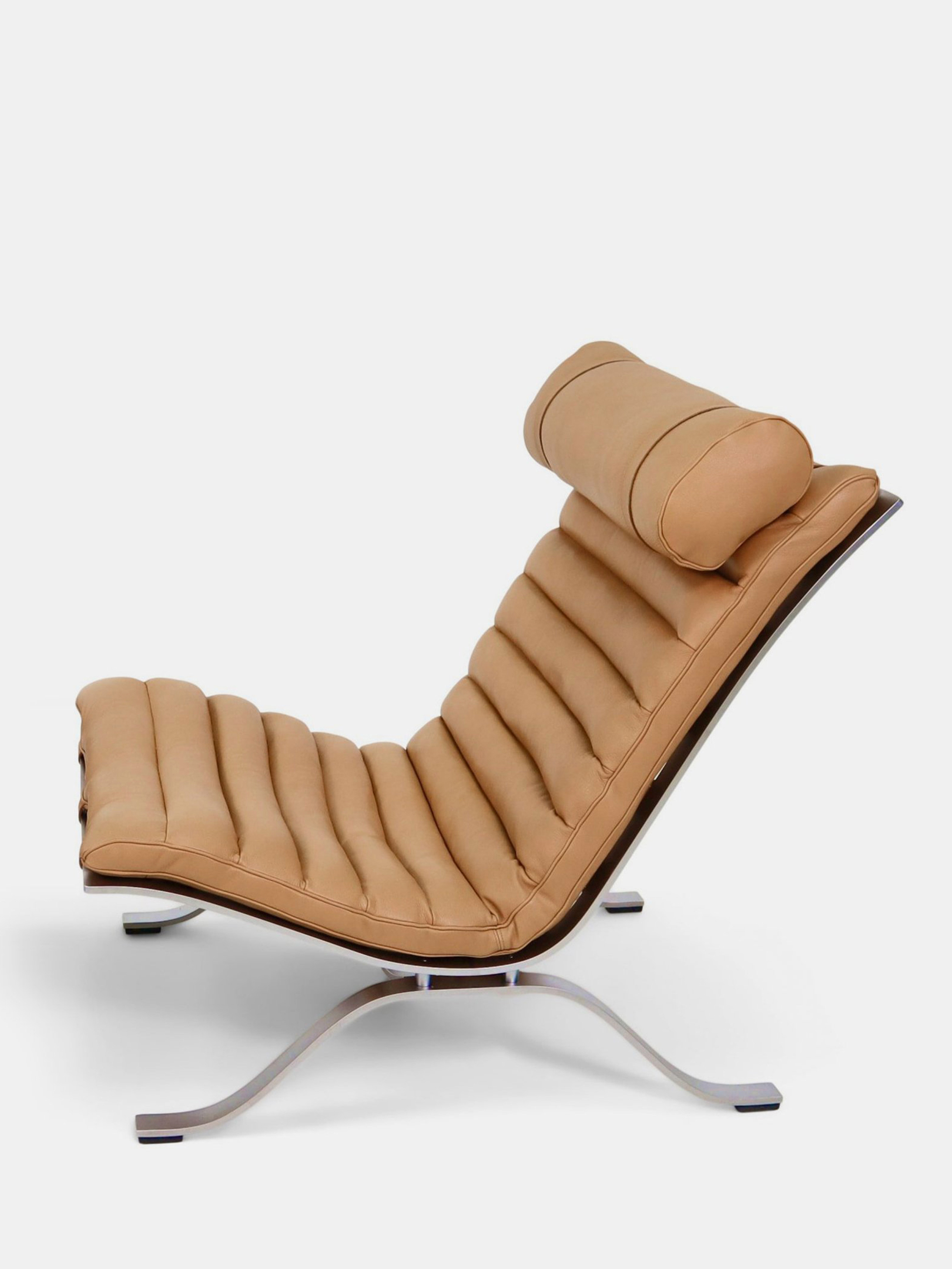55032 85a3b107f5 Ari Armchair Portrait