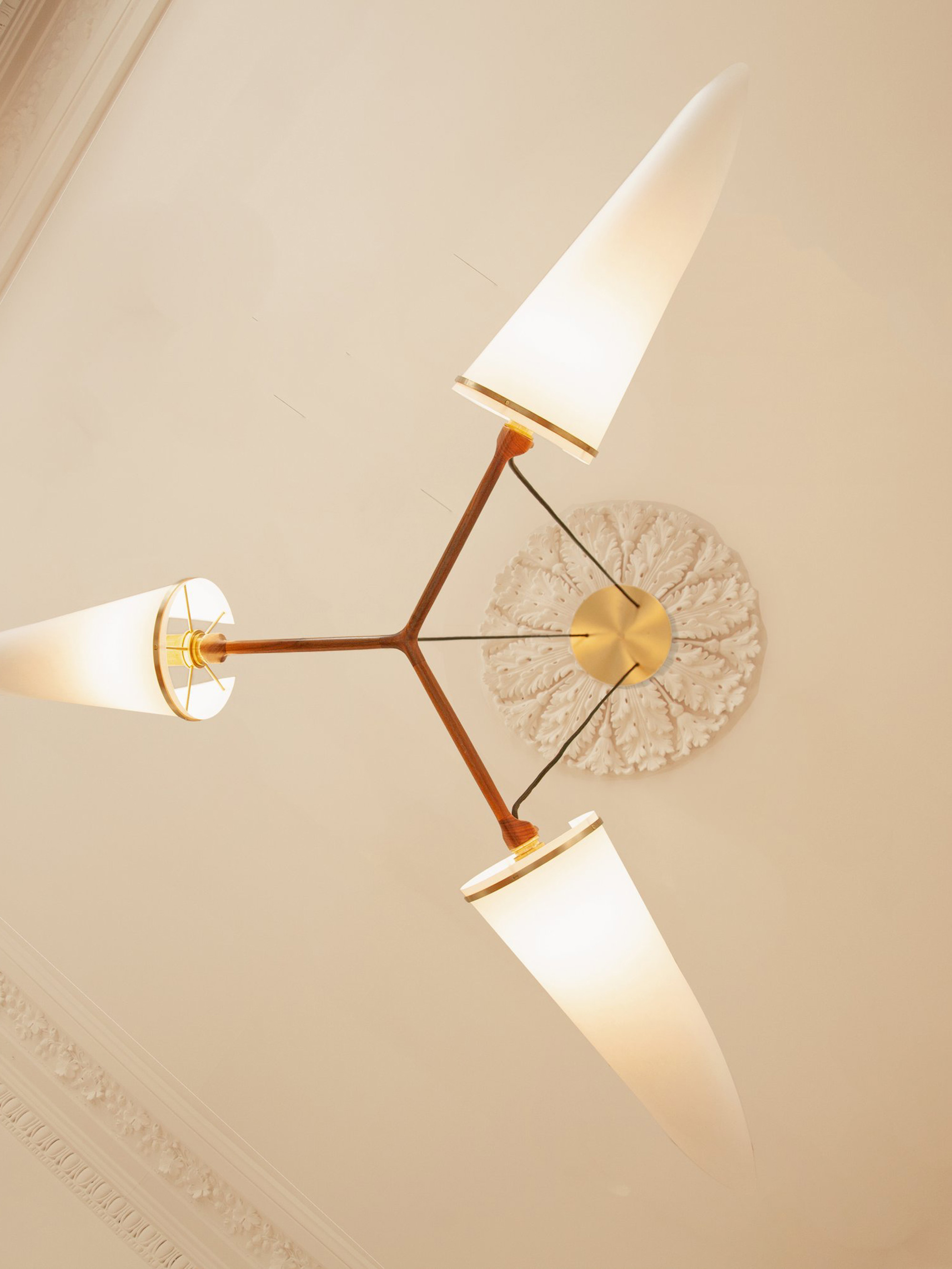 55884 A8519e4f3c Classic Triple Suspension Lamp 3 Portrait