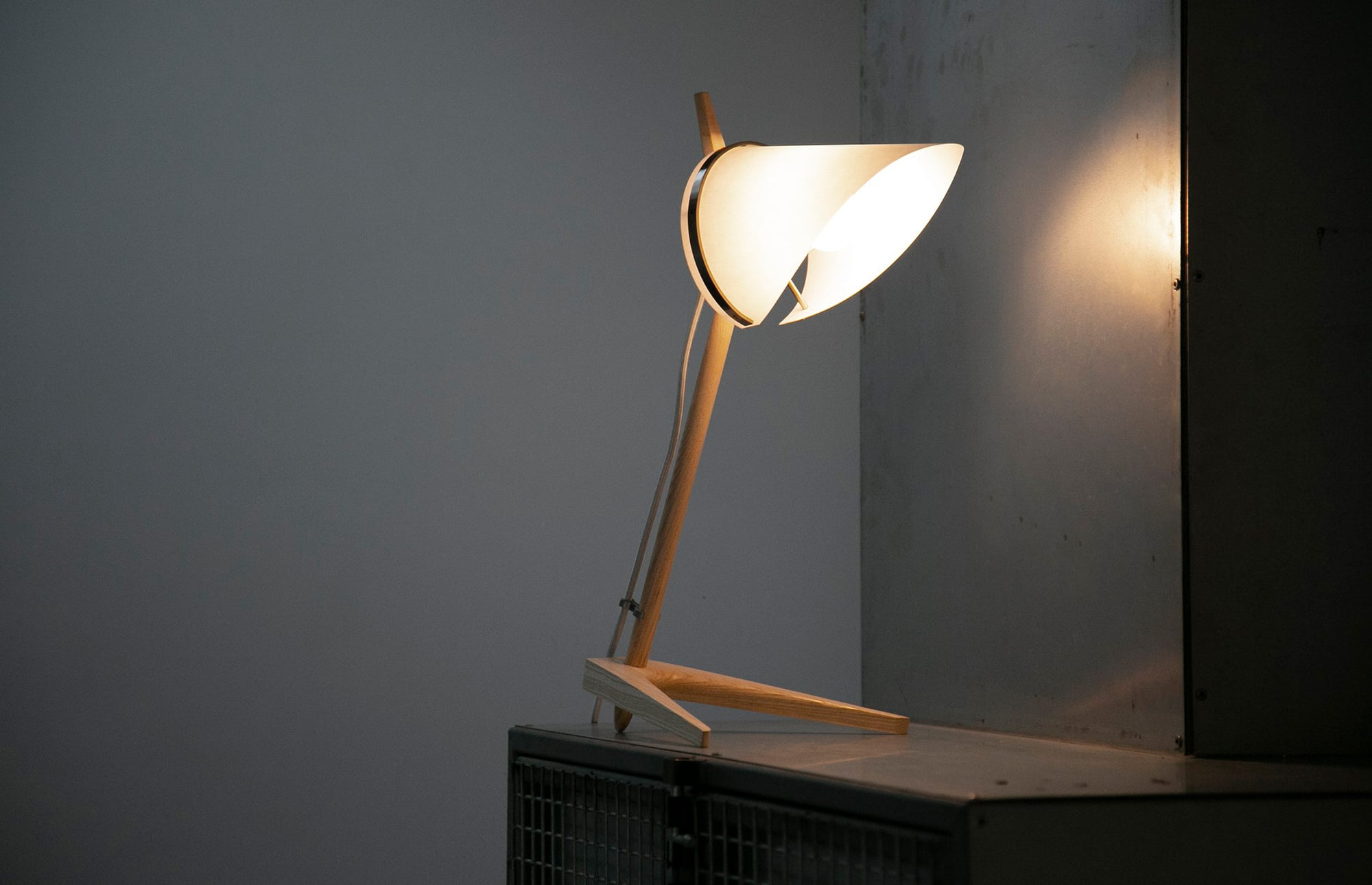 55892 F8a08282cb Classic Desk Lamp Ash 2 Portrait