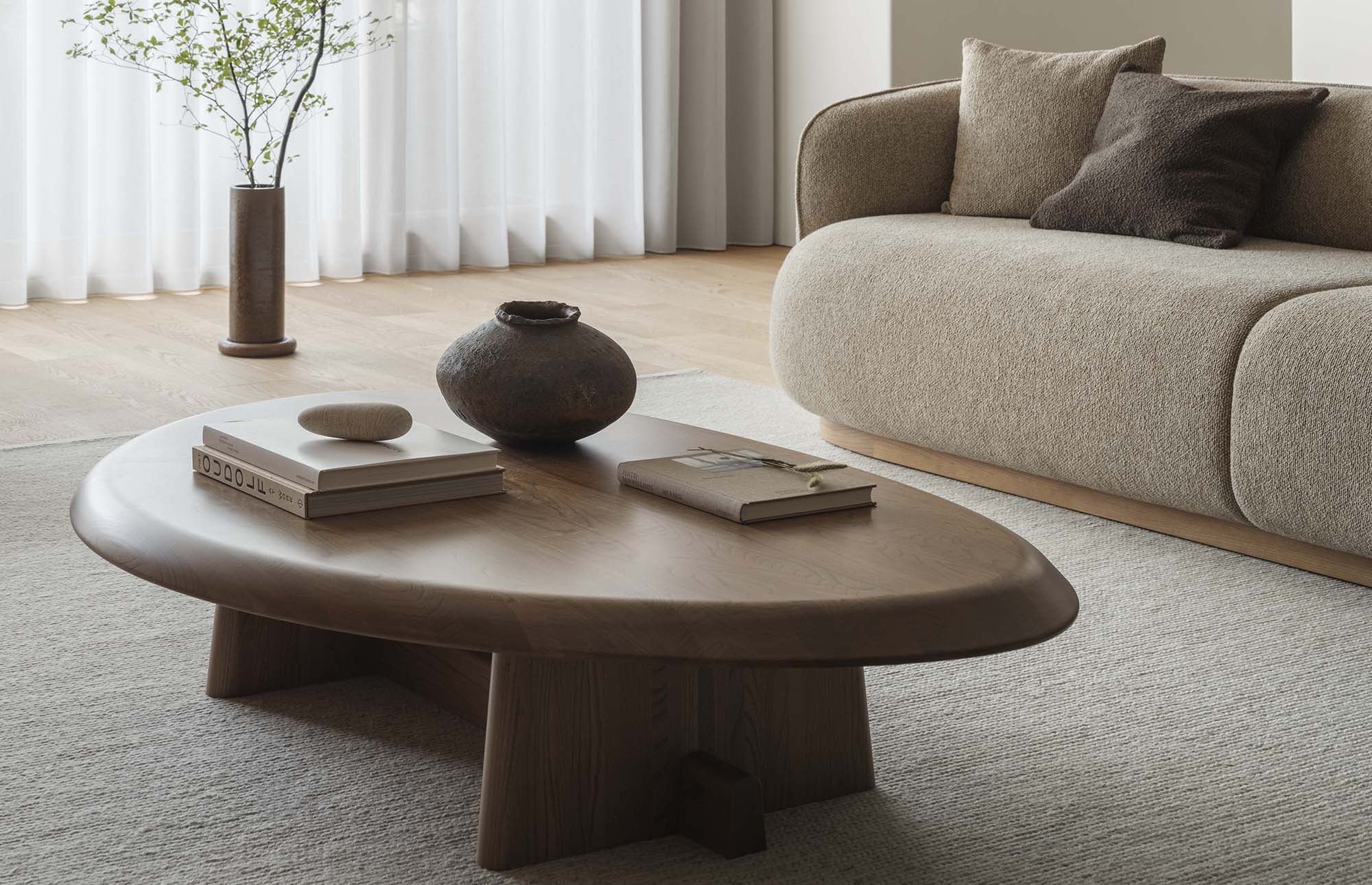 56975 28412f7109 N Ct04 Coffee Table Context Portrait
