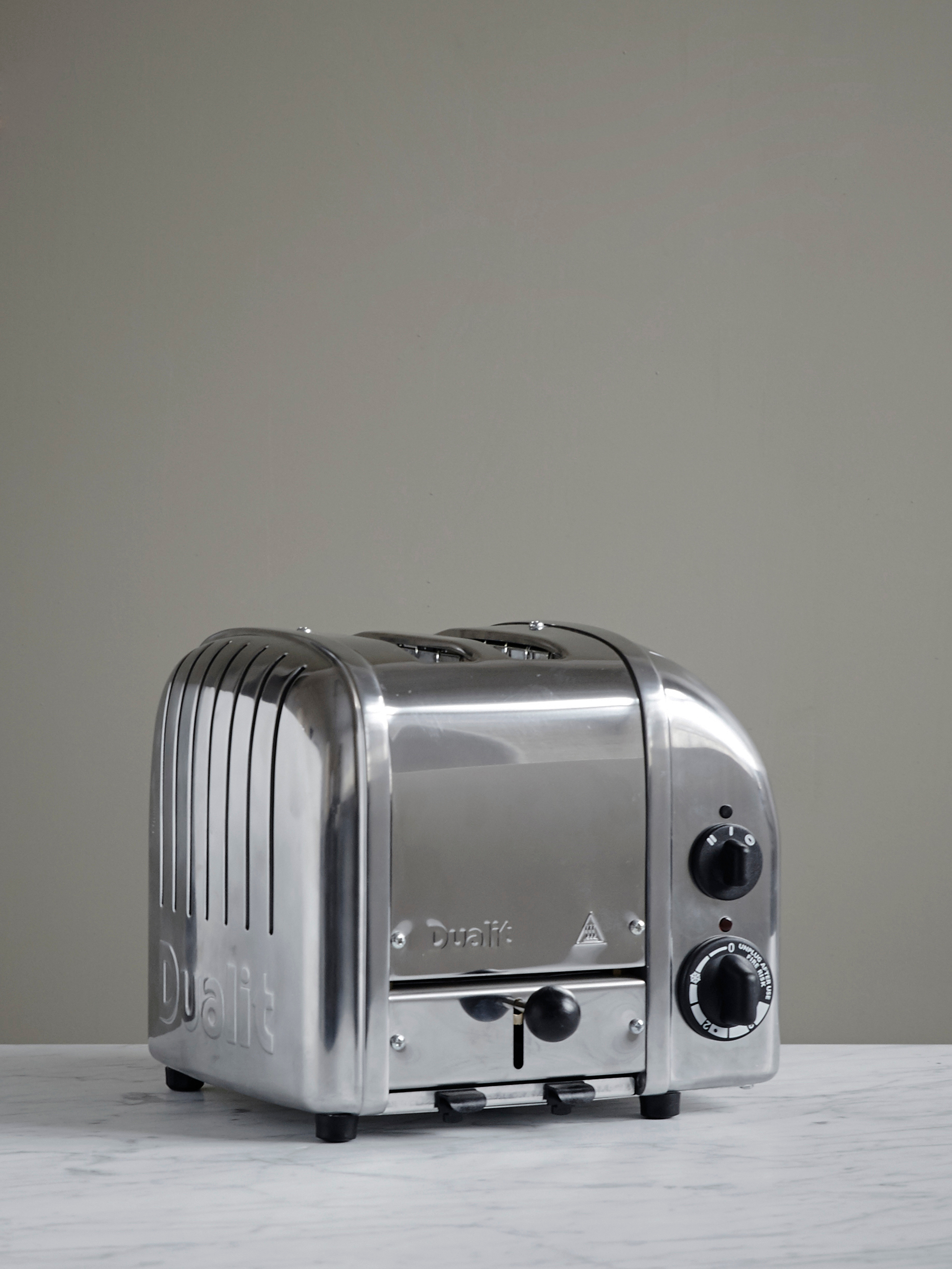5699 9aeadcec9f 595000 4 Dualit Original Toaster 2 Portrait