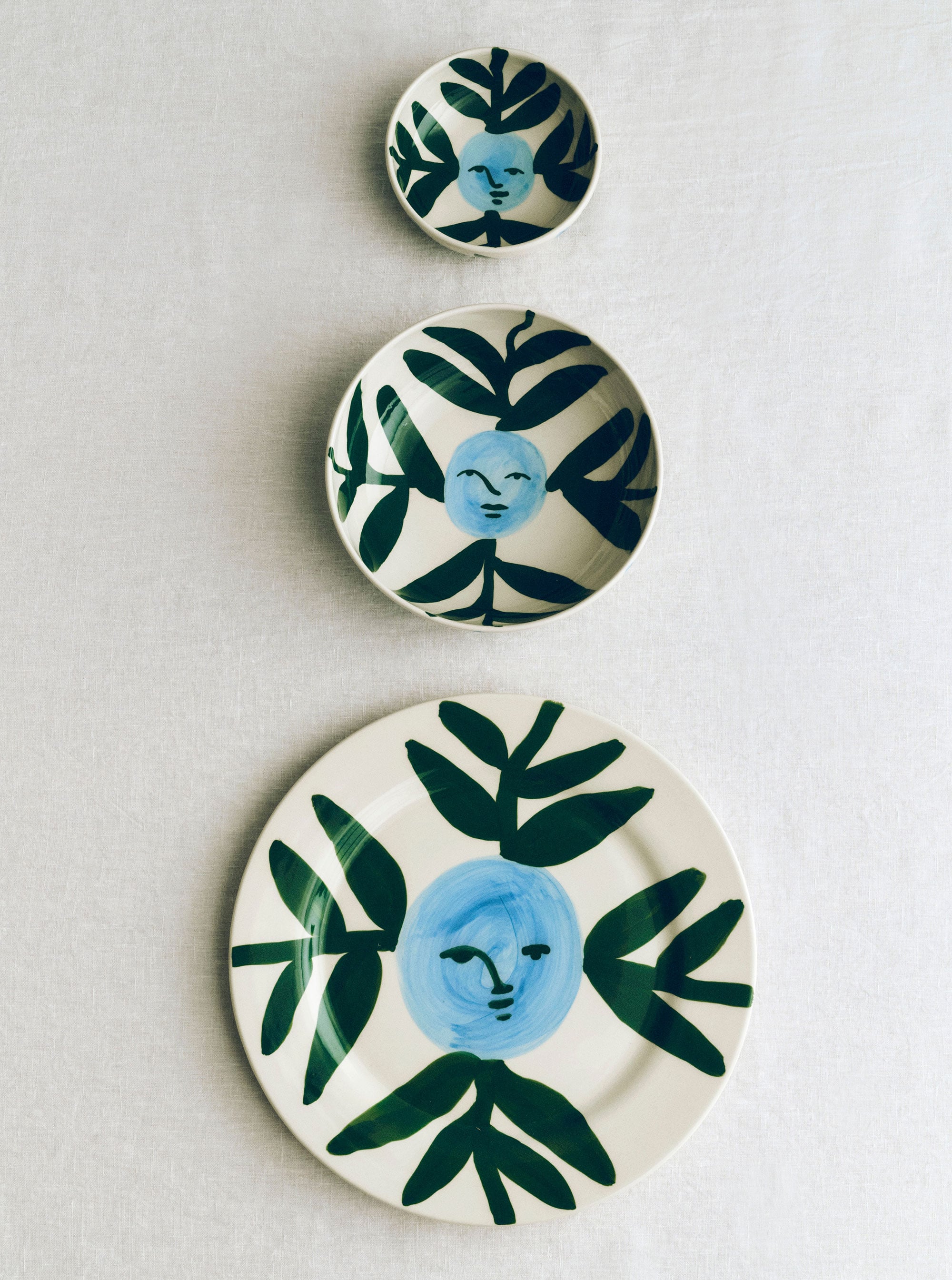 58590 843be06154 La Pittura Bowl Moon Face Vine La Pittura Plate Moon Face Vine 02 Portrait