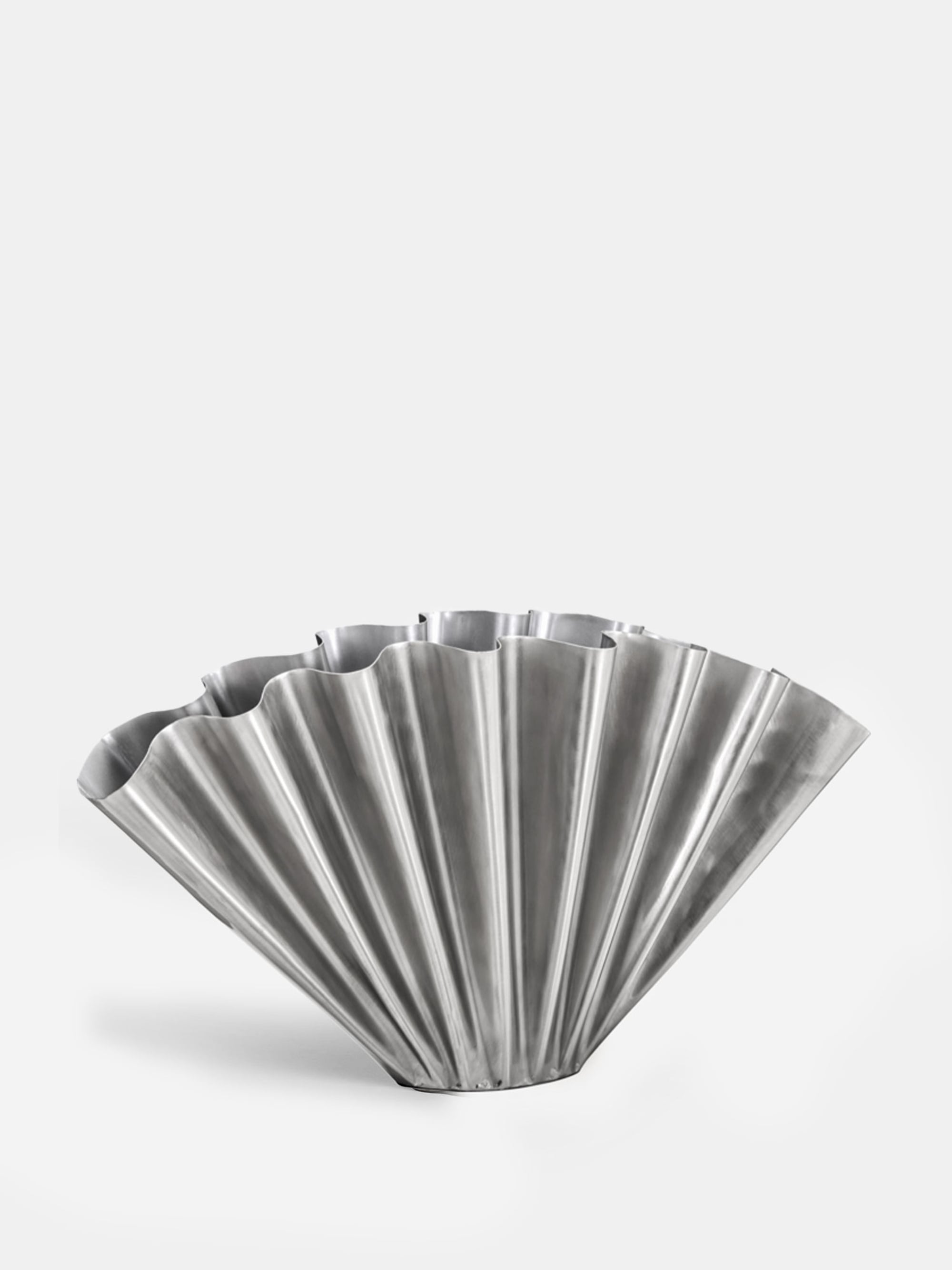 59394 Aaca600c00 Flood Vase Silver Shift Portrait