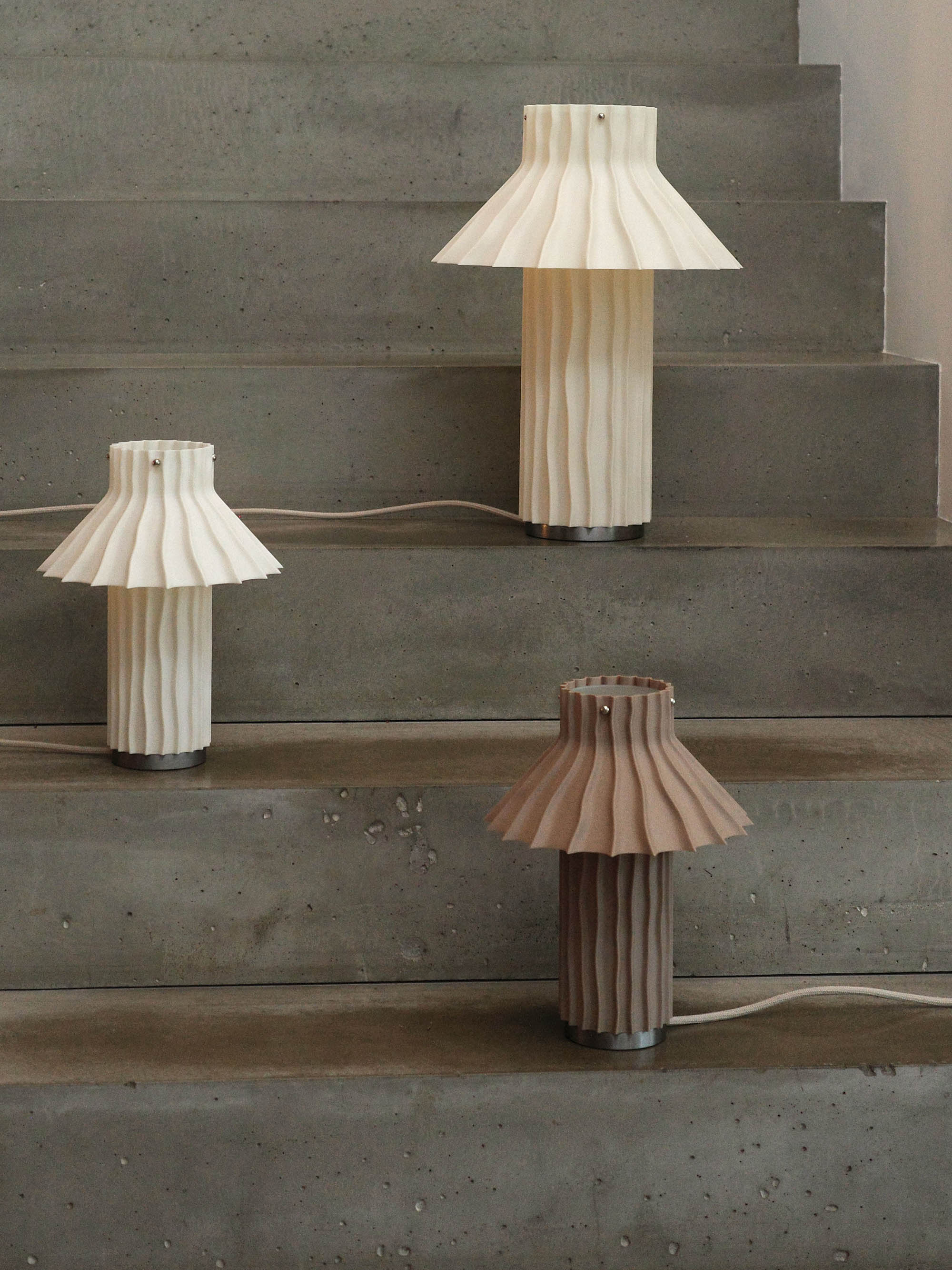 61213 02f4ce3473 Kakta Table Lamp Small Linen Hyfer Objects 6137080 Portrait