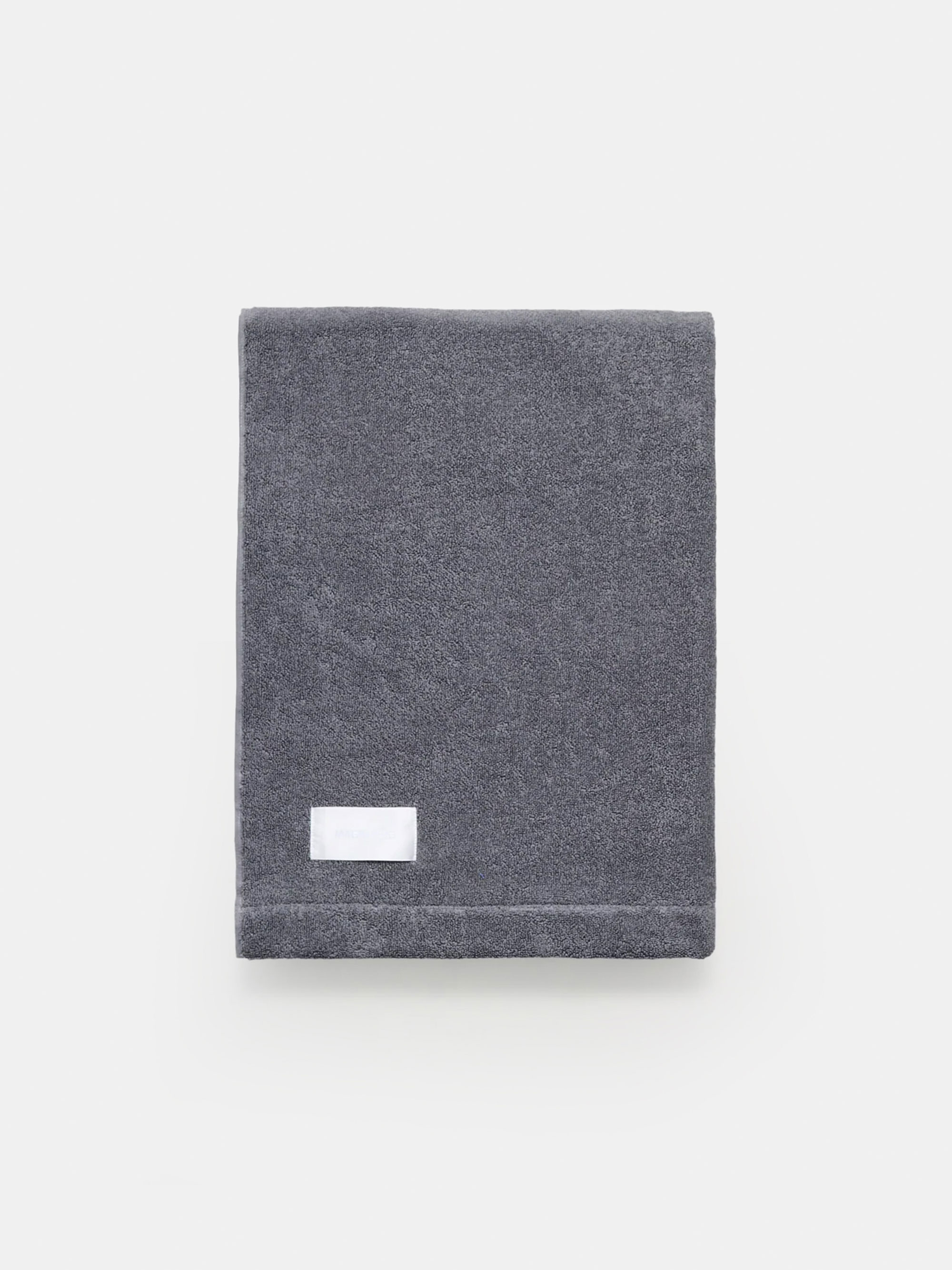 61241 2be22c73be Gelato Bath Towel Sheet Salmiak Grey 004 4c4c30d0 Ed37 4baa B4e4 945b6c355c42 1800 2137421 Portrait